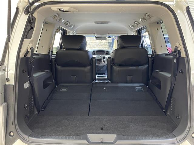 エルグランド ライダー　黒本革シート　４ＷＤ　両側パワースライドドア　レザーシート　アラウンドビューモニター　オートバックドア　インテリジェントクルーズコントロール　エマージェンシーブレーキ　コーナーセンサー　パワーシート　シートヒーター（30枚目）