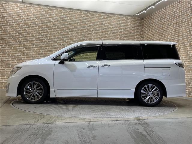 エルグランド ライダー　黒本革シート　４ＷＤ　両側パワースライドドア　レザーシート　アラウンドビューモニター　オートバックドア　インテリジェントクルーズコントロール　エマージェンシーブレーキ　コーナーセンサー　パワーシート　シートヒーター（33枚目）