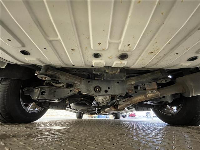 エルグランド ライダー　黒本革シート　４ＷＤ　両側パワースライドドア　レザーシート　アラウンドビューモニター　オートバックドア　インテリジェントクルーズコントロール　エマージェンシーブレーキ　コーナーセンサー　パワーシート　シートヒーター（41枚目）