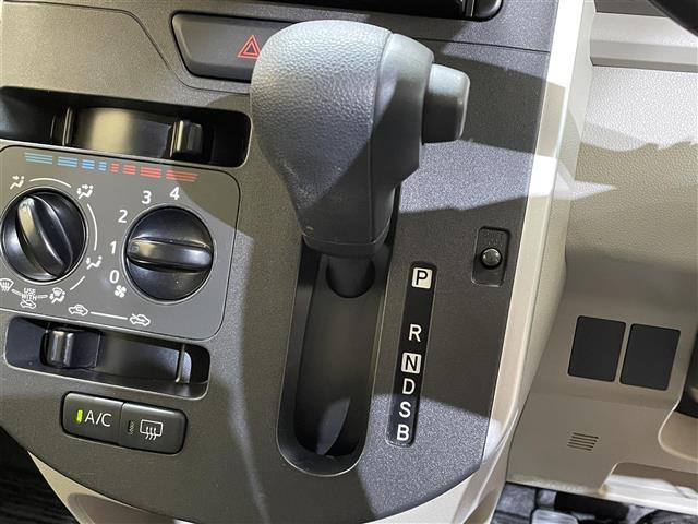 タント L 4WD 横滑り防止装置 アイドリングストップ ロールサンシェード フロントベンチシート ストラーダナビ ワンセグTV ETC マニュアルエアコン(10枚目)