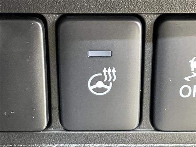 デリカＤ：５ シャモニー　登録済未使用車　特別仕様車　４ＷＤ　マルチアラウンドモニター　純正アクセサリーＡＬＰＩＮＥ製ナビ　ｅ－Ａｓｓｉｓｔ　撥水機能付き専用シート　エレクトリックテールゲート　パワーシート　シートヒーター（6枚目）