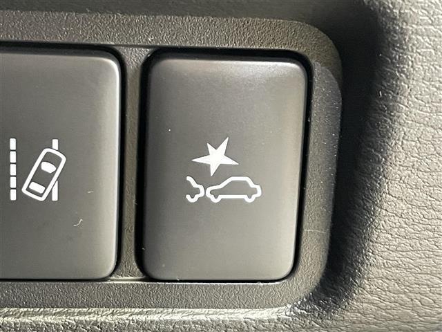 デリカＤ：５ シャモニー　登録済未使用車　特別仕様車　４ＷＤ　マルチアラウンドモニター　純正アクセサリーＡＬＰＩＮＥ製ナビ　ｅ－Ａｓｓｉｓｔ　撥水機能付き専用シート　エレクトリックテールゲート　パワーシート　シートヒーター（8枚目）