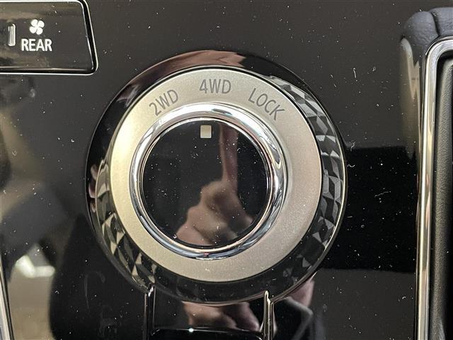 デリカＤ：５ シャモニー　登録済未使用車　特別仕様車　４ＷＤ　マルチアラウンドモニター　純正アクセサリーＡＬＰＩＮＥ製ナビ　ｅ－Ａｓｓｉｓｔ　撥水機能付き専用シート　エレクトリックテールゲート　パワーシート　シートヒーター（10枚目）