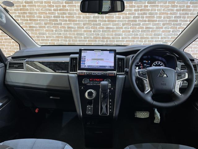 デリカＤ：５ シャモニー　登録済未使用車　特別仕様車　４ＷＤ　マルチアラウンドモニター　純正アクセサリーＡＬＰＩＮＥ製ナビ　ｅ－Ａｓｓｉｓｔ　撥水機能付き専用シート　エレクトリックテールゲート　パワーシート　シートヒーター（13枚目）