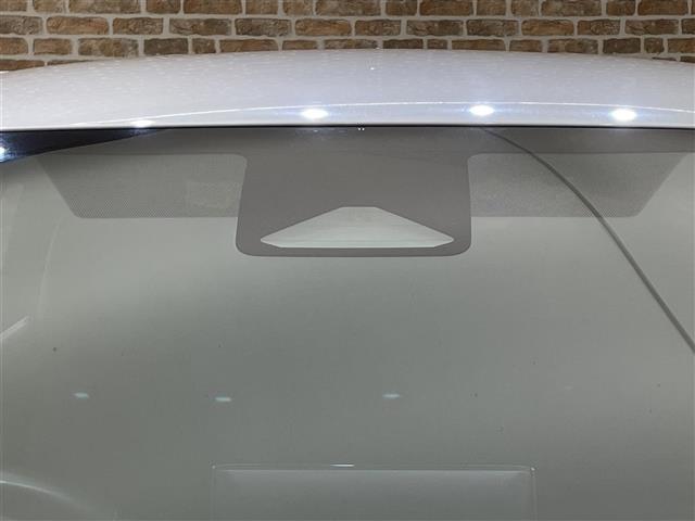 カローラツーリング ハイブリッド ダブルバイビー 4WD 寒冷地仕様 AC100V1500Wコンセント トヨタセーフティセンス プリクラッシュセーフティ レーダークルーズコントロール クリアランスソナー シートヒーター ステアリングヒーター(2枚目)