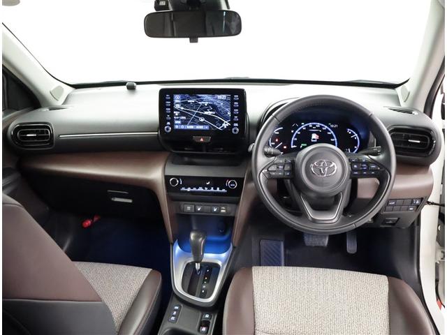 ヤリスクロス ハイブリッドＺ　ドライブレコーダ　インテリジェントキー　アルミホイル　ＬＥＤライト　リアカメラ　クルーズコントロール　整備記録簿　横滑り防止システム　ナビＴＶ　メモリーナビゲーション　電動シ－ト　パワステ　キーフリー（5枚目）