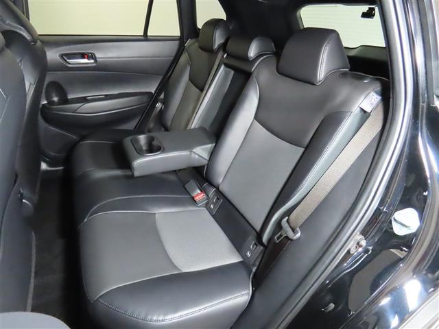 後席は、膝元に十分なスペースを確保！室内も専門のスタッフによる清掃済みでキレイです♪是非一度ご覧ください！