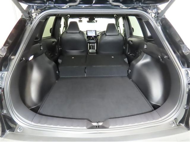 大きな開口幅で荷物を出し入れしやすいのが魅力のラゲージスペースです！リヤシートのシートバックの工夫で、更に積載容量が広くなり、よりたくさんの荷物の収納・長尺の荷物の収納が可能になります♪