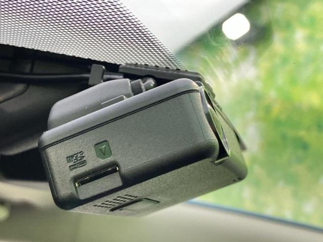 ノート eパワーメダリスト 保証書/純正 SDナビ/衝突安全装置/車線逸脱防止支援システム/シート ハーフレザー/ドライブレコーダー 純正/ヘッドランプ HID/Bluetooth接続/ETC/EBD付ABS/横滑り防止装置(14枚目)