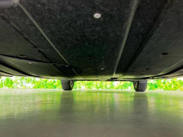 スイフト ハイブリッドML 新品タイヤ/社外 SDナビ/シートヒーター/パーキングアシスト バックガイド/ドライブレコーダー 純正/ヘッドランプ HID/ETC/EBD付ABS/横滑り防止装置/アイドリングストップ バックカメラ(56枚目)