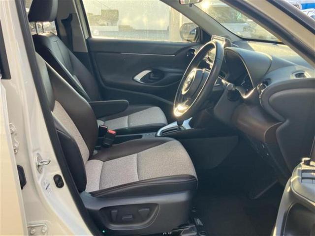 ヤリスクロス ハイブリッドＺ　新品タイヤ／保証書／ディスプレイオーディオ／トヨタセーフティセンス／シートヒーター／車線逸脱防止支援システム／シート　ハーフレザー／ヘッドランプ　ＬＥＤ／ＵＳＢジャック／Ｂｌｕｅｔｏｏｔｈ接続　ＥＴＣ（5枚目）