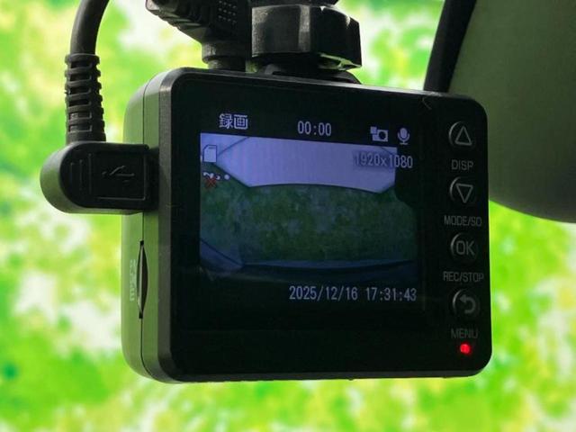 キャプチャー インテンス　新品タイヤ／保証書／ディスプレイオーディオ／衝突安全装置／シートヒーター／全方位モニター／車線逸脱防止支援システム／シート　ハーフレザー／ドライブレコーダー　社外／ヘッドランプ　ＬＥＤ　全周囲カメラ（12枚目）