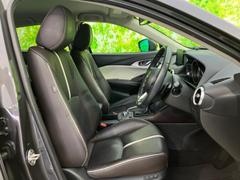 「この車の写真をもっと見たい」「状態が気になる」「この装備はついている？」どんな小さな疑問でもお気軽にお問い合わせください！ 4