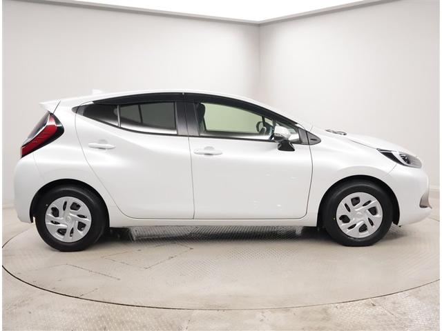 アクア Ｇ　ＶＳＣ　衝突軽減ブレーキ　メモリナビ　バックモニター　ＬＥＤ　クルーズコントロール　スマートキー　ＥＴＣ車載器　ＡＣ１００Ｖ　フルセグＴＶ　ナビＴＶ　パワーウィンドウ　イモビライザー　サイドエアバック（4枚目）