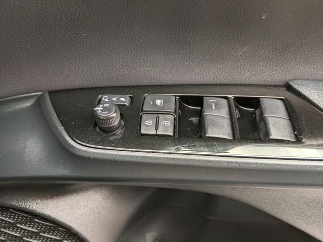 プリウス Ｓツーリングセレクション・ブラックエディション　モデリスタエアロ　ＡＣ１００Ｖ／１５００Ｗ電源　純正ナビ　フルセグＴＶ　Ｂｌｕｅｔｏｏｔｈ　ＣＤ　Ｂカメラ　全方位カメラ　レーダークルーズコントロール　コーナーセンサー　ＬＥＤヘッドライト（31枚目）