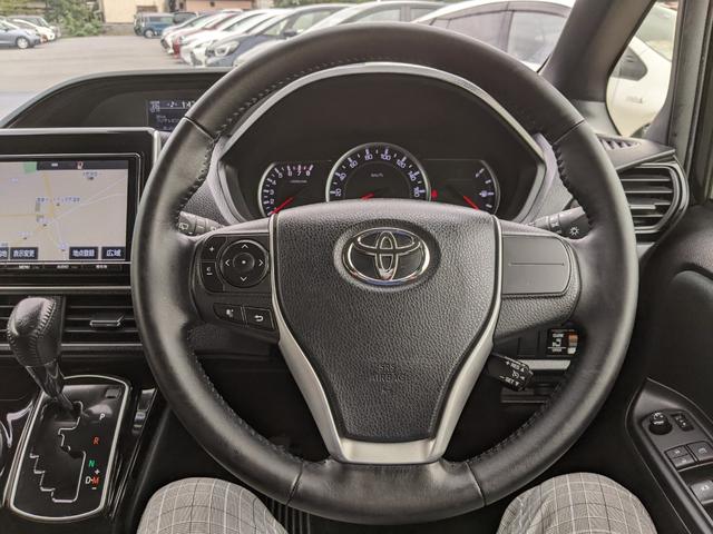 ノア Ｓｉ　ダブルバイビー　両側パワースライドドア　純正フリップダウンモニター　純正ナビ　バックカメラ　ｂｌｕｅｔｏｏｔｈ　ＣＤ　ＤＶＤフルセグＴＶ　ＥＴＣ　クルーズコントロール　衝突軽減ブレーキ（11枚目）