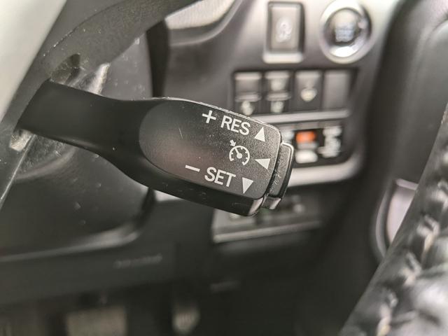 ノア Ｓｉ　ダブルバイビー　両側パワースライドドア　純正フリップダウンモニター　純正ナビ　バックカメラ　ｂｌｕｅｔｏｏｔｈ　ＣＤ　ＤＶＤフルセグＴＶ　ＥＴＣ　クルーズコントロール　衝突軽減ブレーキ（13枚目）