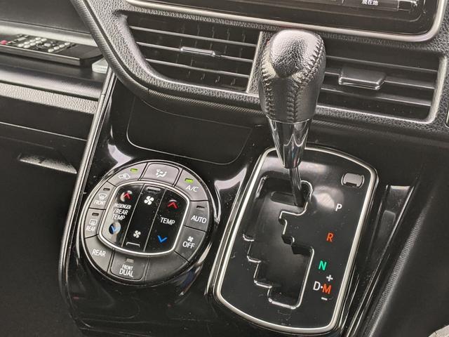 ノア Ｓｉ　ダブルバイビー　両側パワースライドドア　純正フリップダウンモニター　純正ナビ　バックカメラ　ｂｌｕｅｔｏｏｔｈ　ＣＤ　ＤＶＤフルセグＴＶ　ＥＴＣ　クルーズコントロール　衝突軽減ブレーキ（19枚目）