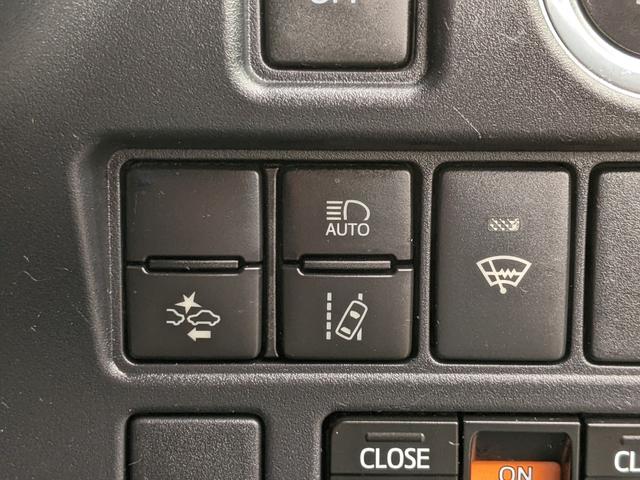ノア Ｓｉ　ダブルバイビー　両側パワースライドドア　純正フリップダウンモニター　純正ナビ　バックカメラ　ｂｌｕｅｔｏｏｔｈ　ＣＤ　ＤＶＤフルセグＴＶ　ＥＴＣ　クルーズコントロール　衝突軽減ブレーキ（23枚目）