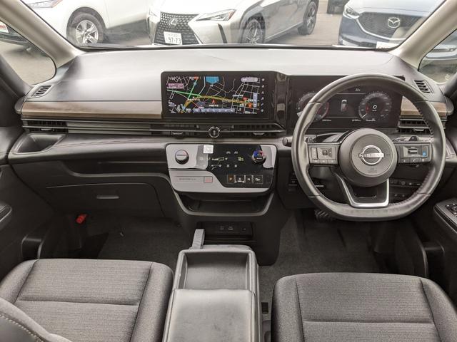 セレナ ハイウェイスターＶ　純正ナビ　Ｂカメラ　全方位カメラ　フルセグＴＶ　Ｂｌｕｅｔｏｏｔｈ　両側パワスラ　レーダークルーズコントロール　衝突被害軽減ブレーキ　オートライト　ＬＥＤヘッドライト　フォグランプ　ＥＴＣ（10枚目）