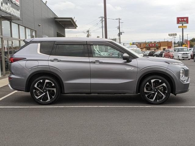 アウトランダーＰＨＥＶ Ｐ　純正ナビ　パノラミックビューモニター　ｂｌｕｅｔｏｏｔｈ　フルセグＴＶ　前席シートヒーター　　　　　ドライブレコーダー　ＥＴＣ２．０　ＬＥＤヘッドライト純正２０インチアルミホイール（5枚目）