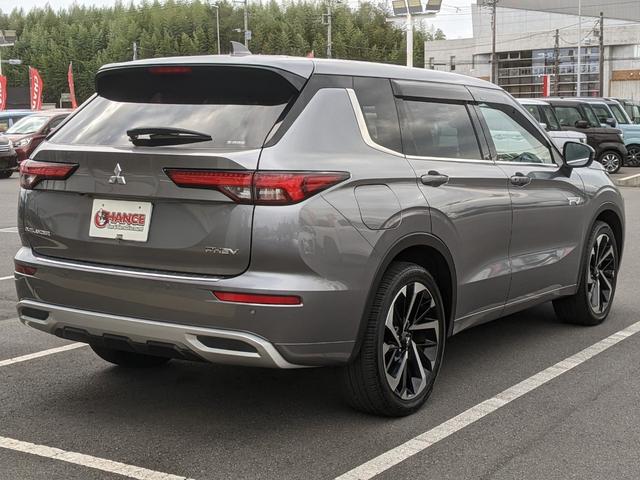 アウトランダーＰＨＥＶ Ｐ　純正ナビ　パノラミックビューモニター　ｂｌｕｅｔｏｏｔｈ　フルセグＴＶ　前席シートヒーター　　　　　ドライブレコーダー　ＥＴＣ２．０　ＬＥＤヘッドライト純正２０インチアルミホイール（6枚目）