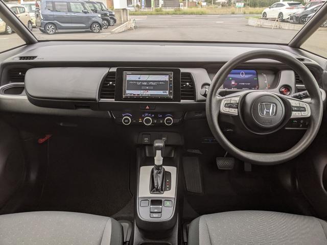 フィット ｅ：ＨＥＶベーシック　モデュロエアロ　純正ナビ　バックカメラ　ｂｌｕｅｔｏｏｔｈ　ＣＤ　ＤＶＤ　衝突被害軽減ブレーキ　ＥＴＣ　ホンダセンシングＬＥＤヘッドライト　コーナーセンサー（11枚目）