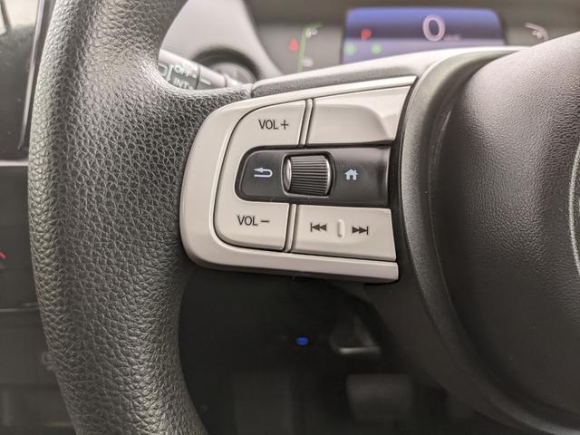 フィット ｅ：ＨＥＶベーシック　モデュロエアロ　純正ナビ　バックカメラ　ｂｌｕｅｔｏｏｔｈ　ＣＤ　ＤＶＤ　衝突被害軽減ブレーキ　ＥＴＣ　ホンダセンシングＬＥＤヘッドライト　コーナーセンサー（13枚目）