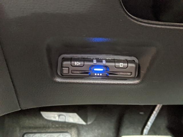 フィット ｅ：ＨＥＶベーシック　モデュロエアロ　純正ナビ　バックカメラ　ｂｌｕｅｔｏｏｔｈ　ＣＤ　ＤＶＤ　衝突被害軽減ブレーキ　ＥＴＣ　ホンダセンシングＬＥＤヘッドライト　コーナーセンサー（25枚目）