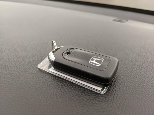 フィット ｅ：ＨＥＶベーシック　モデュロエアロ　純正ナビ　バックカメラ　ｂｌｕｅｔｏｏｔｈ　ＣＤ　ＤＶＤ　衝突被害軽減ブレーキ　ＥＴＣ　ホンダセンシングＬＥＤヘッドライト　コーナーセンサー（33枚目）