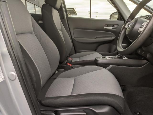 フィット ｅ：ＨＥＶベーシック　モデュロエアロ　純正ナビ　バックカメラ　ｂｌｕｅｔｏｏｔｈ　ＣＤ　ＤＶＤ　衝突被害軽減ブレーキ　ＥＴＣ　ホンダセンシングＬＥＤヘッドライト　コーナーセンサー（34枚目）