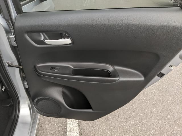 フィット ｅ：ＨＥＶベーシック　モデュロエアロ　純正ナビ　バックカメラ　ｂｌｕｅｔｏｏｔｈ　ＣＤ　ＤＶＤ　衝突被害軽減ブレーキ　ＥＴＣ　ホンダセンシングＬＥＤヘッドライト　コーナーセンサー（35枚目）