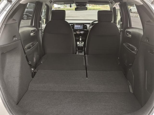 フィット ｅ：ＨＥＶベーシック　モデュロエアロ　純正ナビ　バックカメラ　ｂｌｕｅｔｏｏｔｈ　ＣＤ　ＤＶＤ　衝突被害軽減ブレーキ　ＥＴＣ　ホンダセンシングＬＥＤヘッドライト　コーナーセンサー（40枚目）