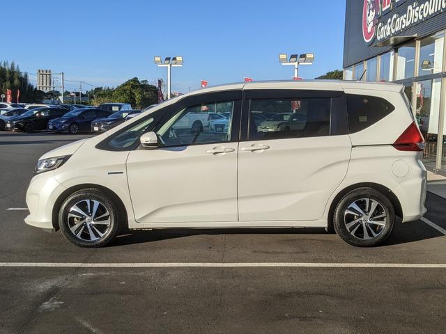 フリードハイブリッド ハイブリッド・EX Bluetooth CD DVD 前席シートヒーター レーダークルコン レーンアシスト ETC 衝突軽減ブレーキ 電動格納ミラー LEDヘッドライト オートライト 純正ナビ 両側パワースライドドア(9枚目)