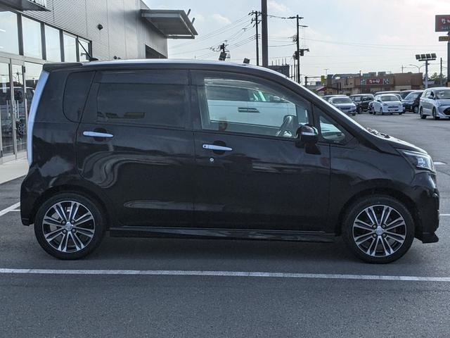 ステラ カスタムＲ　タイプＳ　スマートアシストα　社外ナビ　ＣＤ　ＤＶＤ　フルセグＴＶ　Ｂｌｕｅｔｏｏｔｈ　Ｂカメラ　横滑り防止　衝突被害軽減ブレーキ　スマートキー　電動格納ミラー　オートライト　フォグランプ　ＨＩＤヘッドライト　純正１５インチＡＷ（5枚目）