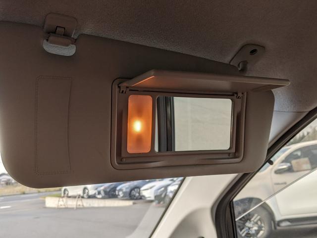 ステラ カスタムＲ　タイプＳ　スマートアシストα　社外ナビ　ＣＤ　ＤＶＤ　フルセグＴＶ　Ｂｌｕｅｔｏｏｔｈ　Ｂカメラ　横滑り防止　衝突被害軽減ブレーキ　スマートキー　電動格納ミラー　オートライト　フォグランプ　ＨＩＤヘッドライト　純正１５インチＡＷ（22枚目）