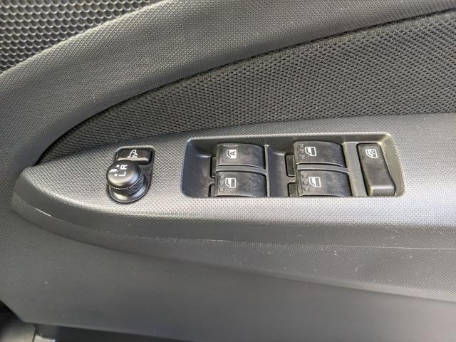 ステラ カスタムＲ　タイプＳ　スマートアシストα　社外ナビ　ＣＤ　ＤＶＤ　フルセグＴＶ　Ｂｌｕｅｔｏｏｔｈ　Ｂカメラ　横滑り防止　衝突被害軽減ブレーキ　スマートキー　電動格納ミラー　オートライト　フォグランプ　ＨＩＤヘッドライト　純正１５インチＡＷ（24枚目）