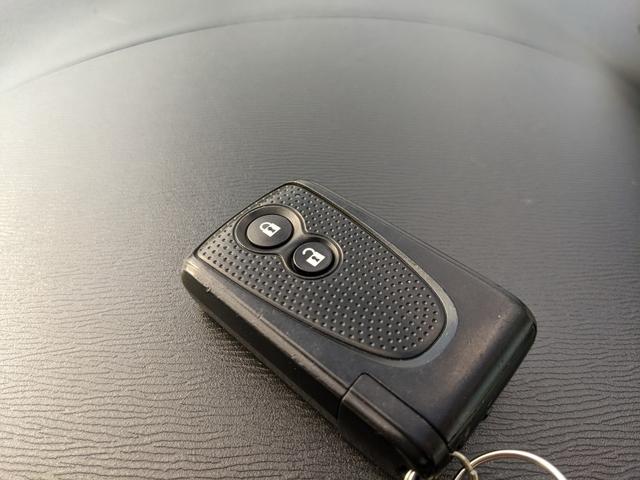 ステラ カスタムＲ　タイプＳ　スマートアシストα　社外ナビ　ＣＤ　ＤＶＤ　フルセグＴＶ　Ｂｌｕｅｔｏｏｔｈ　Ｂカメラ　横滑り防止　衝突被害軽減ブレーキ　スマートキー　電動格納ミラー　オートライト　フォグランプ　ＨＩＤヘッドライト　純正１５インチＡＷ（27枚目）