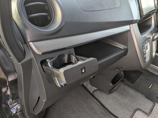 ステラ カスタムＲ　タイプＳ　スマートアシストα　社外ナビ　ＣＤ　ＤＶＤ　フルセグＴＶ　Ｂｌｕｅｔｏｏｔｈ　Ｂカメラ　横滑り防止　衝突被害軽減ブレーキ　スマートキー　電動格納ミラー　オートライト　フォグランプ　ＨＩＤヘッドライト　純正１５インチＡＷ（46枚目）