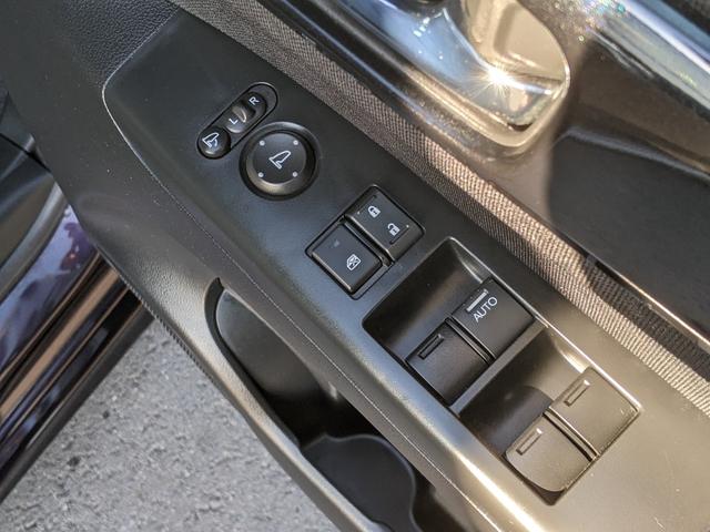 Ｎ－ＢＯＸカスタム Ｇ・Ｌパッケージ　純正ナビ　Ｂカメラ　ＣＤ　ＤＶＤ　フルセグＴＶ　両側パワースライドドア　前ドラレコ　横滑り防止　スマートキー　オートライト　ＨＩＤヘッドライト　純正１４インチＡＷ（30枚目）