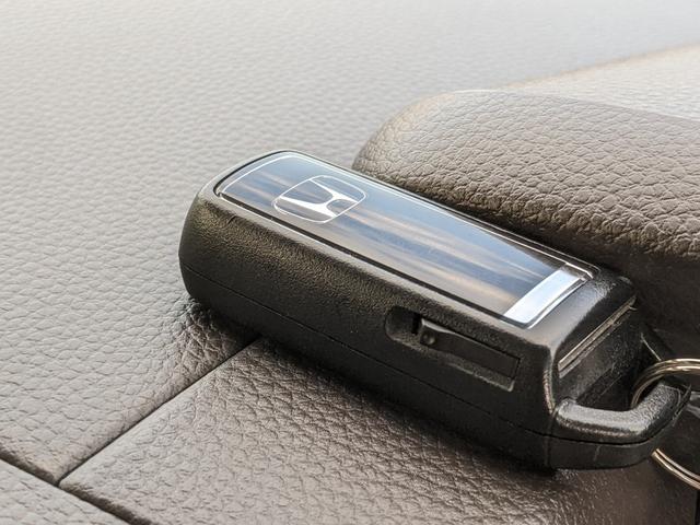 Ｎ－ＢＯＸ Ｇ・Ｌホンダセンシング　純正ナビ　ＣＤ　ＤＶＤ　Ｂｌｕｅｔｏｏｔｈ　フルセグＴＶ　Ｂカメラ　ＥＴＣ　前後ドラレコ　　シートヒーター　片側パワースライドドア　衝突被害軽減ブレーキ　オートライト　ＨＩＤヘッドライト（32枚目）