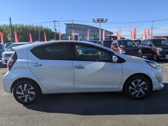 アクア Ｓスタイルブラック　純正ナビ　パノラミックビューモニター　フルセグ　ｂｌｕｅｔｏｏｔｈ　ＣＤ衝突軽減ブレーキ　コーナーセンサー　ＬＥＤヘッドライト　オートハイビーム（6枚目）