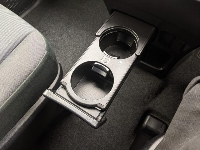 ヴォクシー Ｘ　８人乗り　片側パワースライドドア　社外ナビ　ワンセグ　バックカメラ　ｂｌｕｅｔｏｏｔｈ　ＣＤ　ＤＶＤ　アイドリングストップ　キーレス　電動格納ミラー　クルーズコントロール（29枚目）