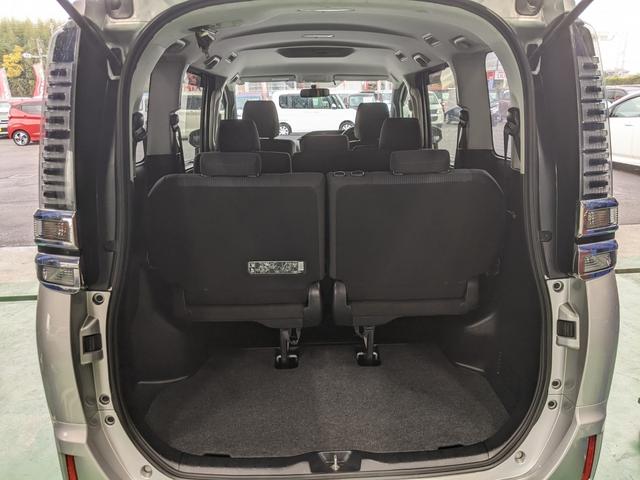 ヴォクシー Ｘ　８人乗り　片側パワースライドドア　社外ナビ　ワンセグ　バックカメラ　ｂｌｕｅｔｏｏｔｈ　ＣＤ　ＤＶＤ　アイドリングストップ　キーレス　電動格納ミラー　クルーズコントロール（43枚目）