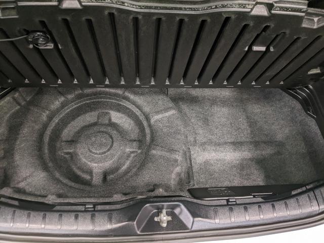 ヴォクシー Ｘ　８人乗り　片側パワースライドドア　社外ナビ　ワンセグ　バックカメラ　ｂｌｕｅｔｏｏｔｈ　ＣＤ　ＤＶＤ　アイドリングストップ　キーレス　電動格納ミラー　クルーズコントロール（45枚目）