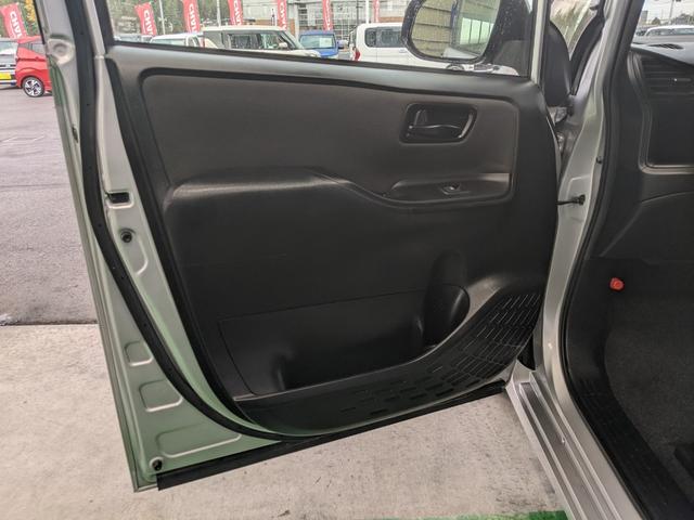 ヴォクシー Ｘ　８人乗り　片側パワースライドドア　社外ナビ　ワンセグ　バックカメラ　ｂｌｕｅｔｏｏｔｈ　ＣＤ　ＤＶＤ　アイドリングストップ　キーレス　電動格納ミラー　クルーズコントロール（52枚目）