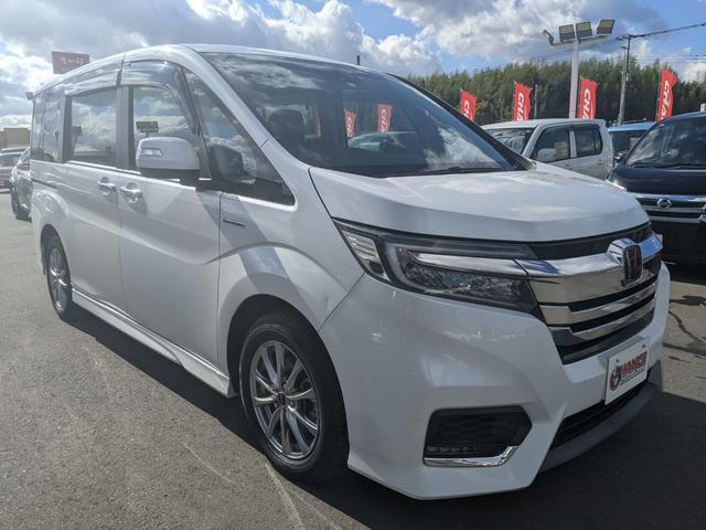 ステップワゴンスパーダ スパーダハイブリッド　Ｇ　ホンダセンシング　両側パワースライドドア　純正９インチインターナビ　フルセグＴＶｂｌｕｅｔｏｏｔｈ　ＣＤ　ＤＶＤ　バックカメラ　フリップダウンモニター　ＬＥＤヘッドライト　レーダークルーズコントロール（4枚目）