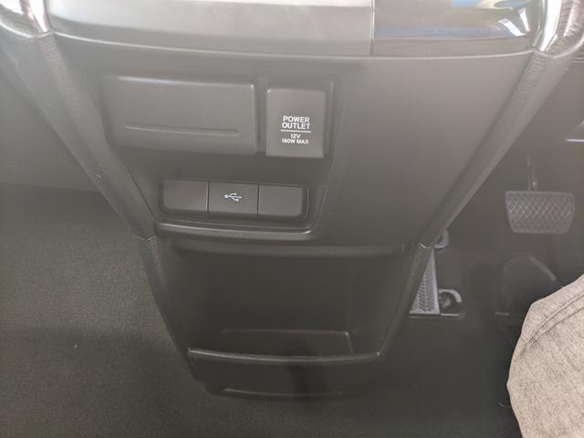 ステップワゴンスパーダ スパーダハイブリッド　Ｇ　ホンダセンシング　両側パワースライドドア　純正９インチインターナビ　フルセグＴＶｂｌｕｅｔｏｏｔｈ　ＣＤ　ＤＶＤ　バックカメラ　フリップダウンモニター　ＬＥＤヘッドライト　レーダークルーズコントロール（24枚目）