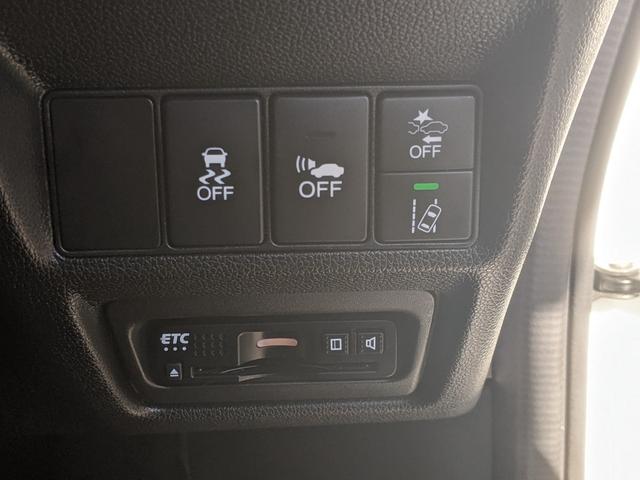 ステップワゴンスパーダ スパーダハイブリッド　Ｇ　ホンダセンシング　両側パワースライドドア　純正９インチインターナビ　フルセグＴＶｂｌｕｅｔｏｏｔｈ　ＣＤ　ＤＶＤ　バックカメラ　フリップダウンモニター　ＬＥＤヘッドライト　レーダークルーズコントロール（28枚目）