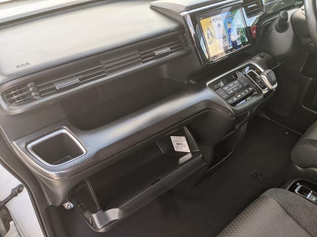 ステップワゴンスパーダ スパーダハイブリッド　Ｇ　ホンダセンシング　両側パワースライドドア　純正９インチインターナビ　フルセグＴＶｂｌｕｅｔｏｏｔｈ　ＣＤ　ＤＶＤ　バックカメラ　フリップダウンモニター　ＬＥＤヘッドライト　レーダークルーズコントロール（54枚目）